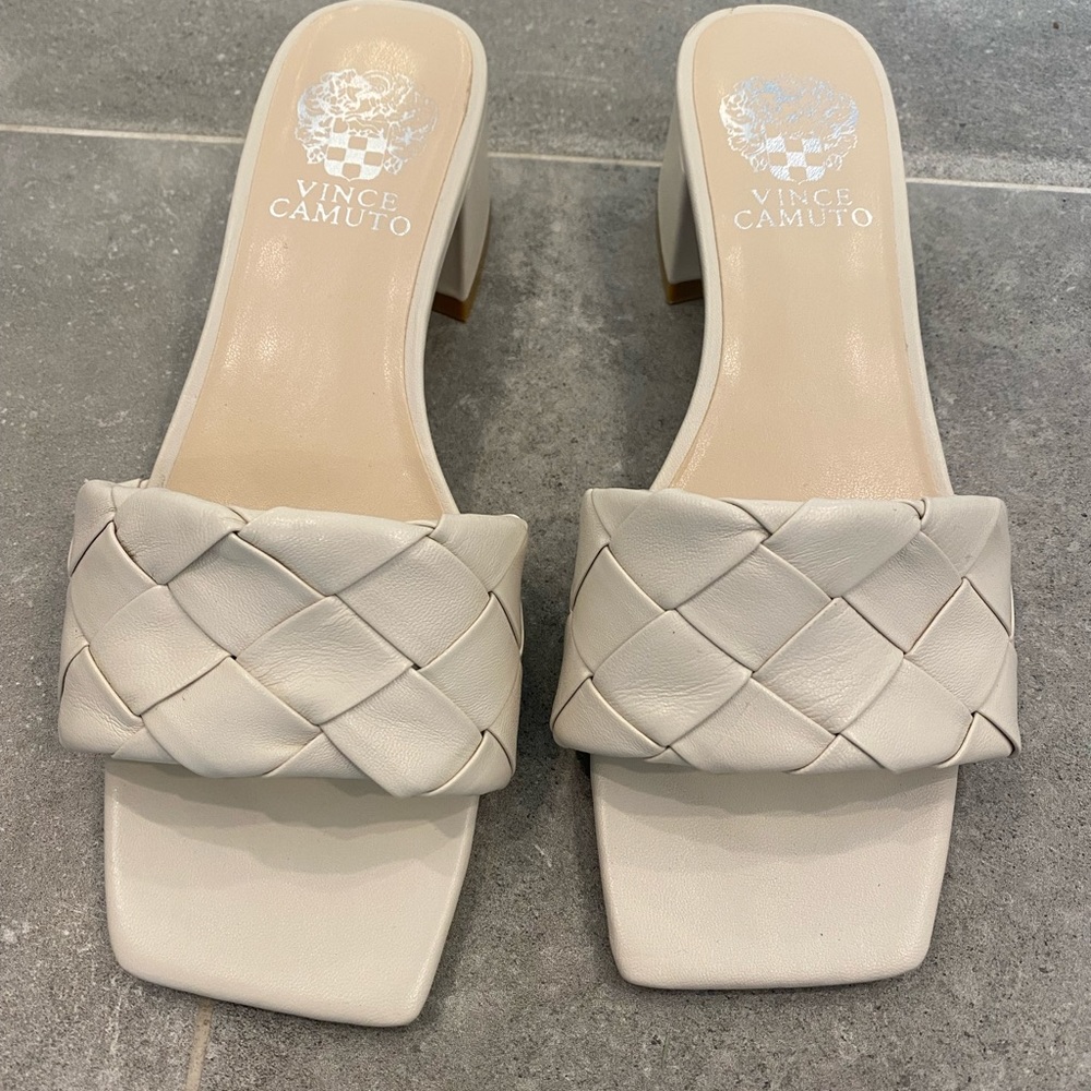 VINCE CAMUTO WOVEN BLOCK HEEL SANDAL - SIZE 7